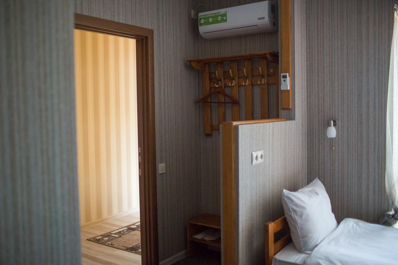 Hotel & Restaurant Complex Hap-Ok Brodki Ngoại thất bức ảnh